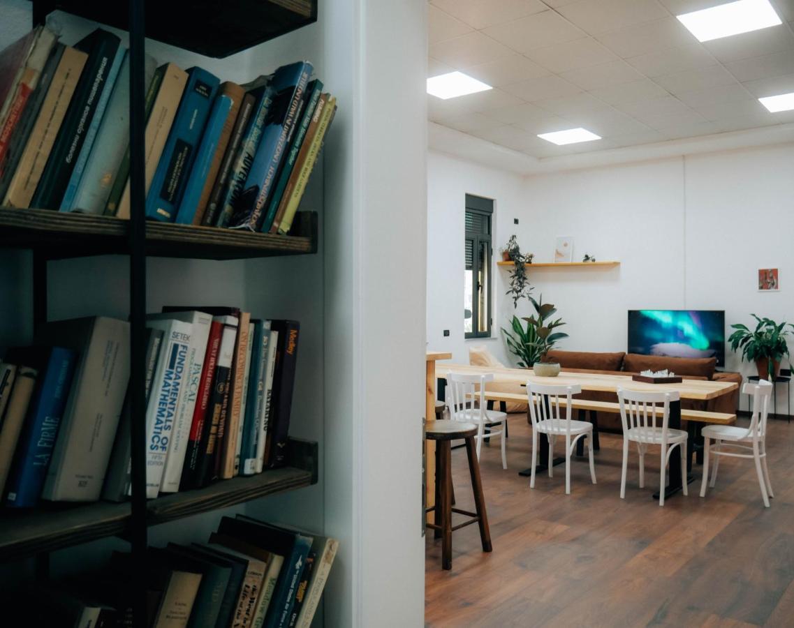Hostel The Maze Tirana